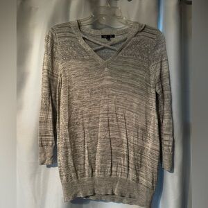 Stylish Gray V-Neck Sweater with Patterned Shoulders